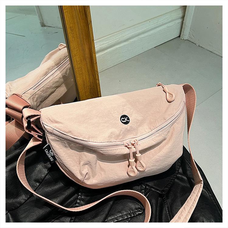 

Japanese ultra-light waterproof Oxford cloth bag men s and women s versatile shoulder messenger bag nylon lightweight practical saddle bag розовый