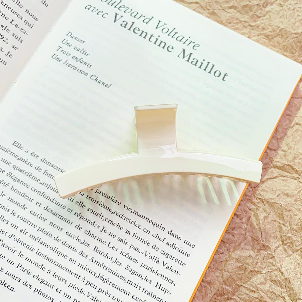 Korean Style Semi-Circular Transparent Hair Clip for Women's Updos - High-End Hollow Shark Clip