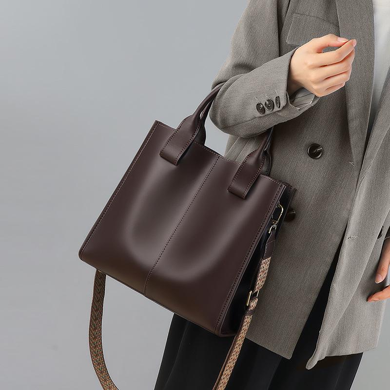 2025 New Autumn Winter Women's Tote Bag Crossbody Bag Popular Fashion Versatile Bucket Bag Single Shoulder Handbag Genuine Leather Bag