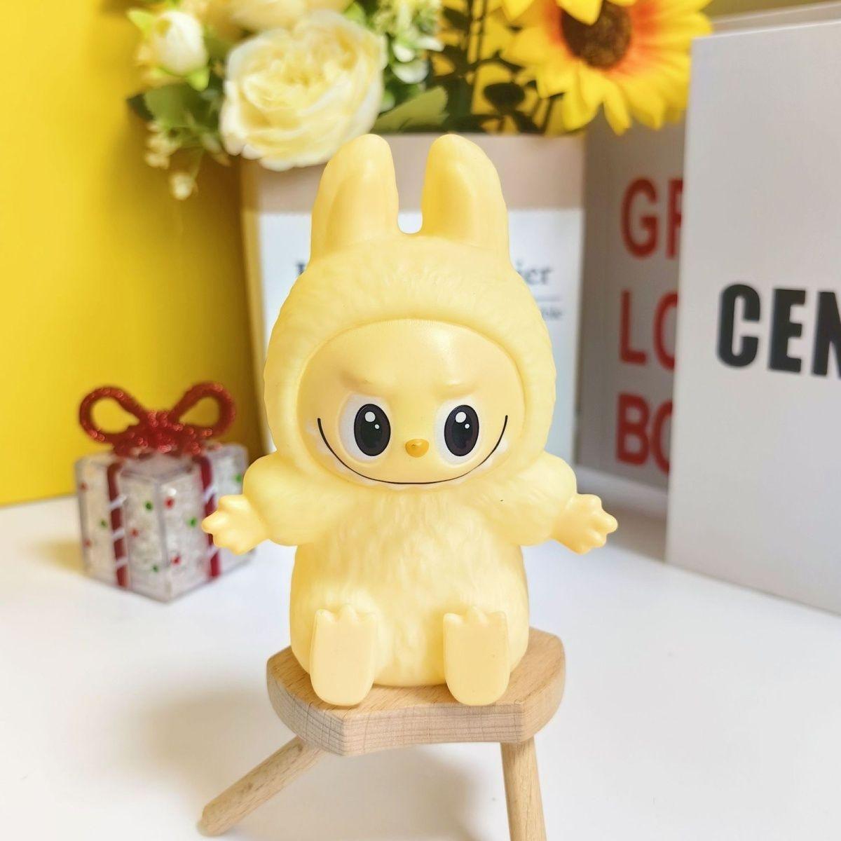 

Мультяшний нічник Лабубу, Мила міні креативна прикраса, Регульований, Перезаряджуваний для спальні жовтий