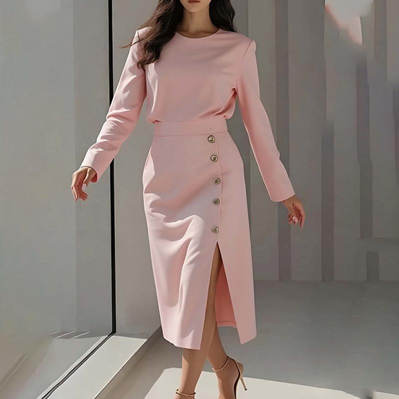 

Women s clothing, new spring models in Europe and America, round neck solid color long-sleeved button-decorated split-ended dress S розовый