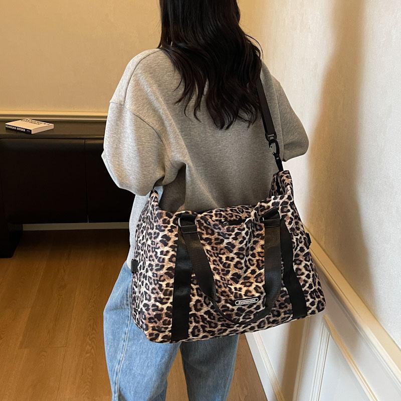 Large Capacity Women's Sports Fitness Bag Leopard Print Design Weekender Overnight Bag Portable Business Travel Bag