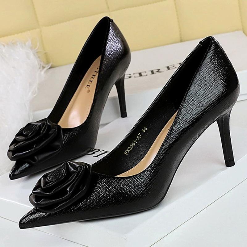 Women's 7 Cm 10 Cm Patent Leather Flowers Women Pumps Sexy Pointed Toe Thin Low Heels Wedding Elegant Party Shoes Zapatos Mujer