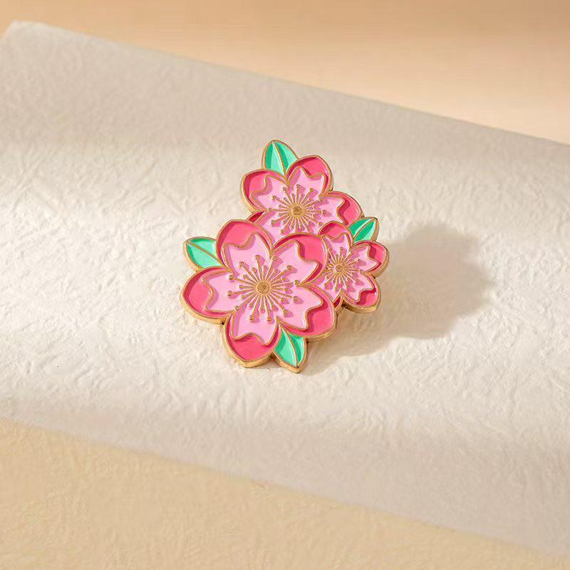 Spilla di fiori di ciliegio: Spilla elegante e versatile in lega di zinco per abbigliamento e borse