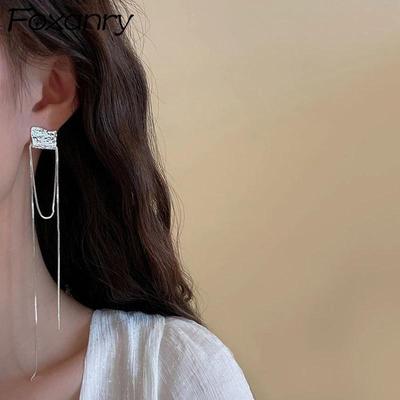 Verhindern Sie Allergien, silberfarbene Ohrringe für Frauen, neuer, trendiger, eleganter, einzigartiger, asymmetrischer Quasten-Geburtstagsparty-Schmuck