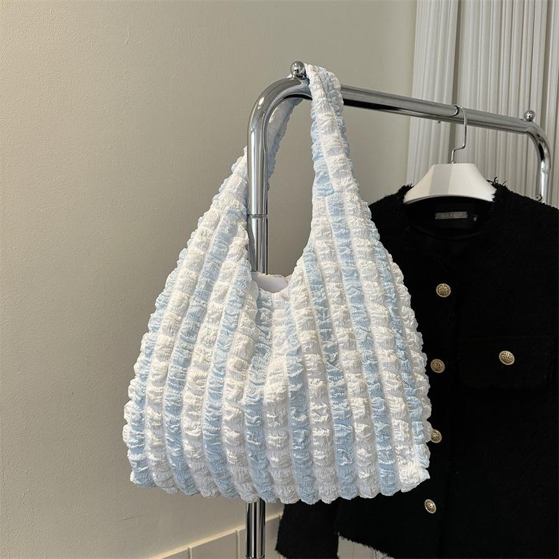 

Маленькая свежая плиссированная сумка-пузырь женская 2024 новая цветочная милая сумка-тоут большая вместительная простая сумка через плечо синий