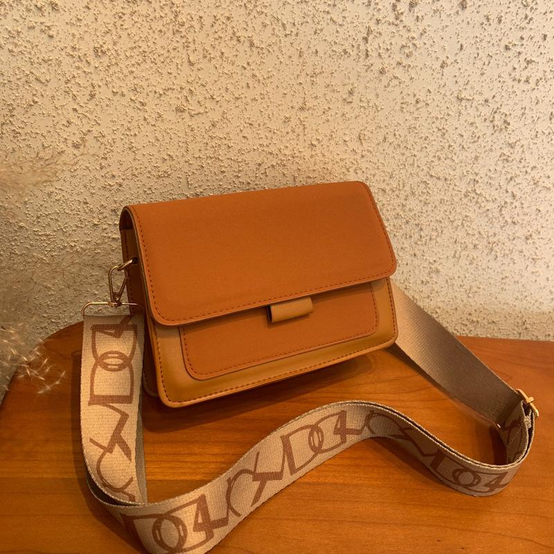 

Popular contrasting color single shoulder small square bag retro new texture fashionable woven wide shoulder strap women s bag коричневый
