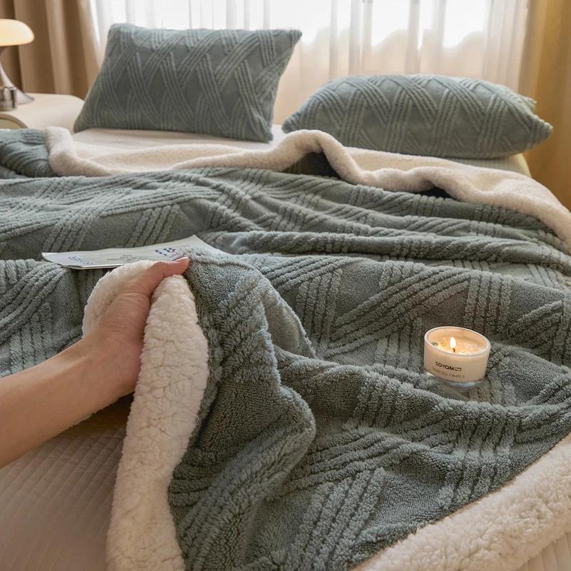 Fluffy Coral Fleece Throw Blanket Thick Warm Fleece Blanket Double Layer Artificial Lambswool Throws Blankets for Sofa or Bed Queen Double Comforter