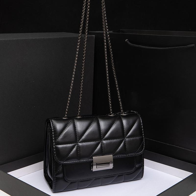 Hong Kong Style Retro Women's Crossbody Bag  New Fashionable and Versatile Chain Bag  Fashionable Diamond Shoulder Bag