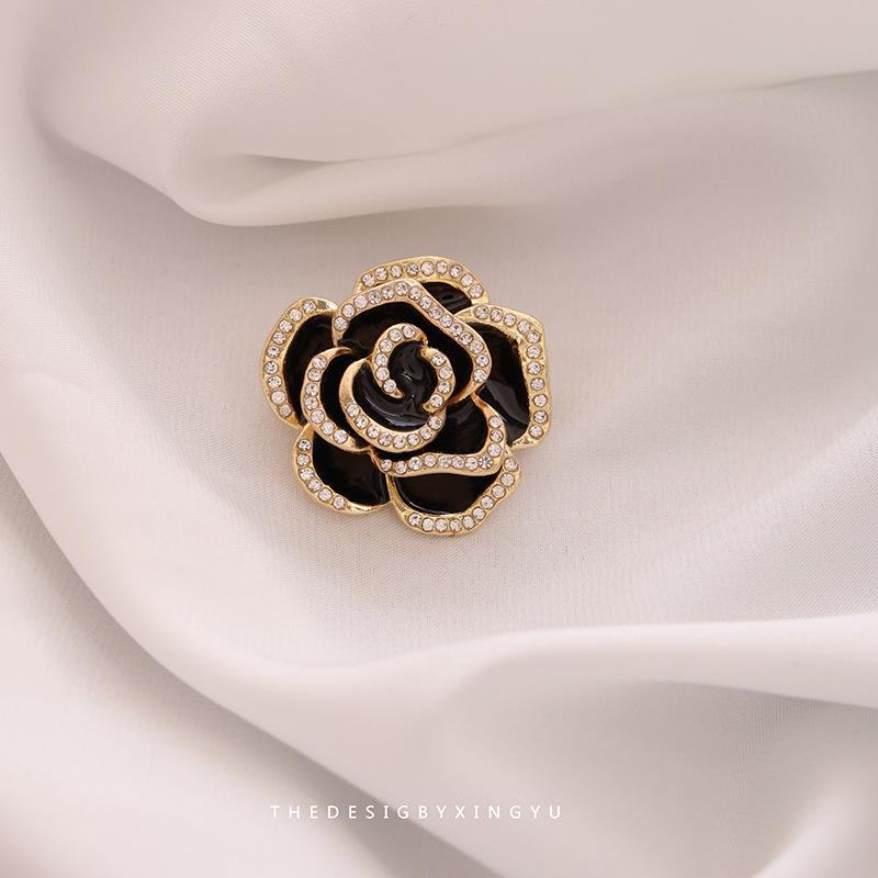 Broche Elegante de Pérola Dourada e Espiga de Trigo: Acessório Versátil e de Alta Qualidade para Mulheres