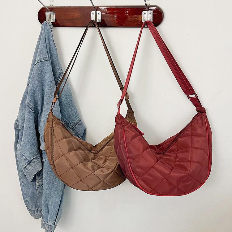 Autumn/Winter 2025 Large Casual Nylon Dumpling Bag - Versatile Crossbody & Single Shoulder Commute Tote for Women.