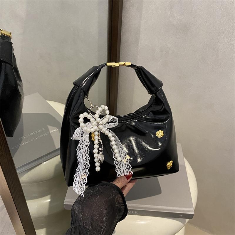 Super fire small bag women 2025 new foreign versatile messenger bag popular this year Korean women's dumpling bag