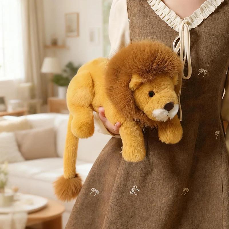Adorabile Peluche Leone Soffice Morbido Animale di Peluche Sdraiato Bambola Fauna Selvatica Carino Peluche Leone Cuscino Abbracciabile Divano Letto Decorazione per la Casa