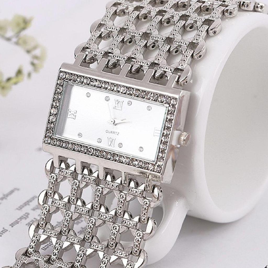 Luxury Diamond-Studded Square Ladies' Quartz Bracelet Watch