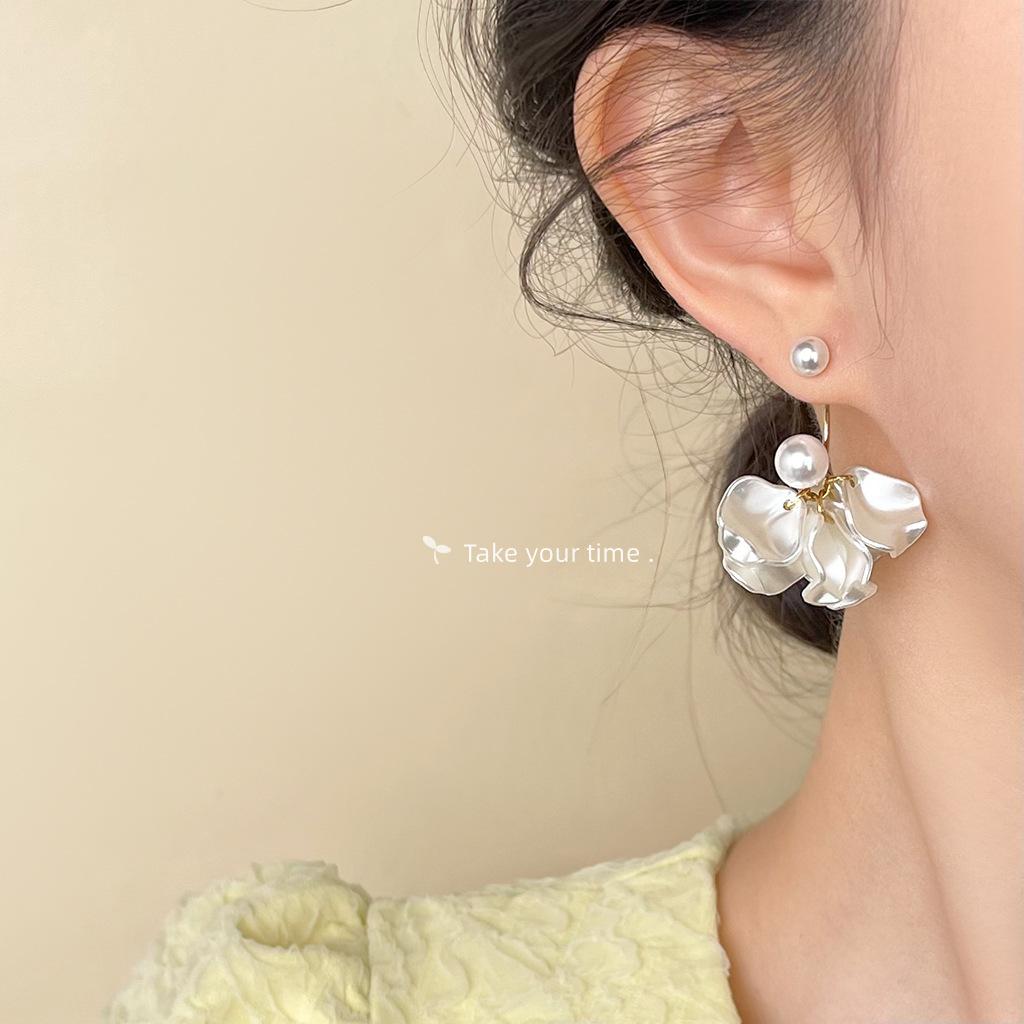 Female Fresh and Sweet Three-dimensional Flower Earrings
