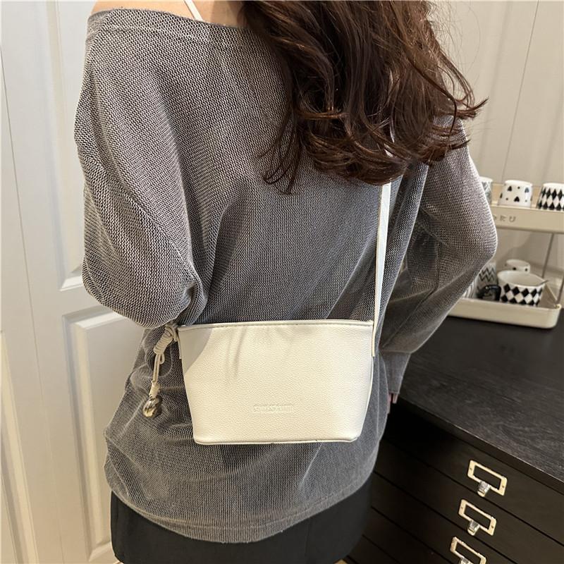 Summer fashion shoulder bag new fashion light luxury casual women shoulder messenger bag essential women bag wholesale