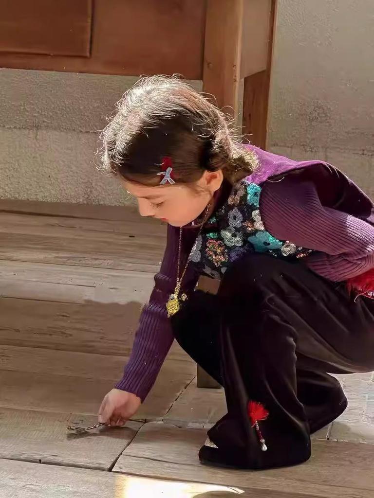 Girls' Chinese-Style Sequin Tang Suit Vest - Winter 2025 Edition