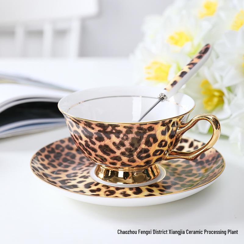 Europäisches Vergoldetes Bone China Kaffeetassenset mit Löffel - Hochtemperaturbeständige Keramik für Englischen Nachmittagstee.