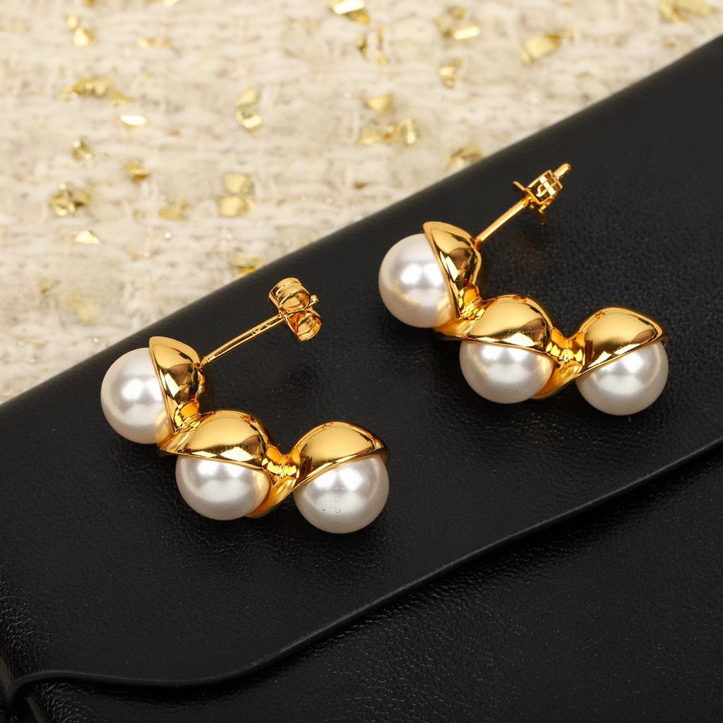 New Hot Brand Vintage Pearl Earring for Women Luxury Jewelry Designer Eardrop Fashion Lady Party High Quality Stud Earrings