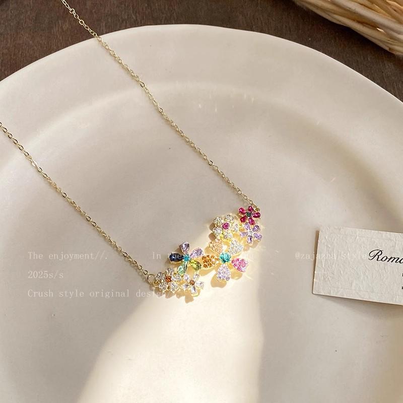Dopamine Colored Flower Necklace - Elegant Collar Chain for Women, A Luxurious and Fashionable Accessory
