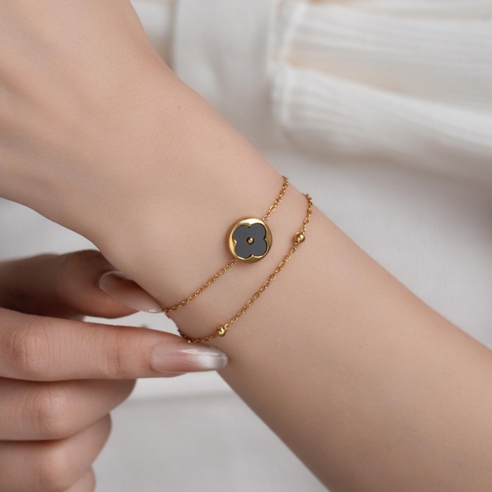 Klee-Titanstahl-Armband Ein leichtes Luxus- und raffiniertes Accessoire für Frauen Schlichtes und einzigartiges Design Nicht anlaufender Schmuck