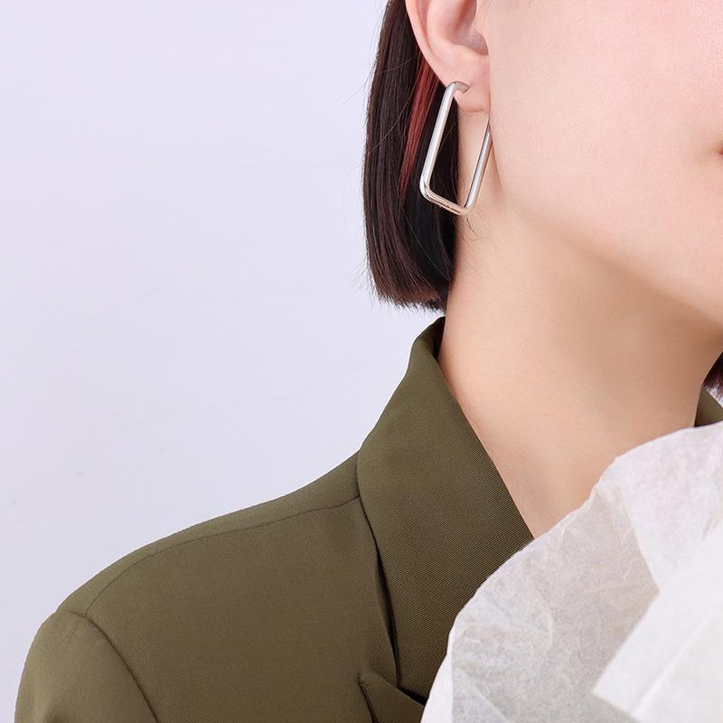 Exquisite Titanium Steel 18K Gold Niche Design Fashion Earrings