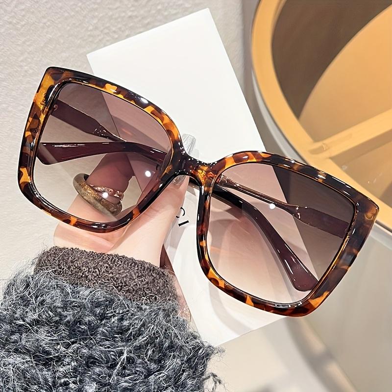 

1Pc Women S Large Square Frame Fashion Sunglasses - Stylish Gradient Purple Lens With Tortoiseshell Pattern