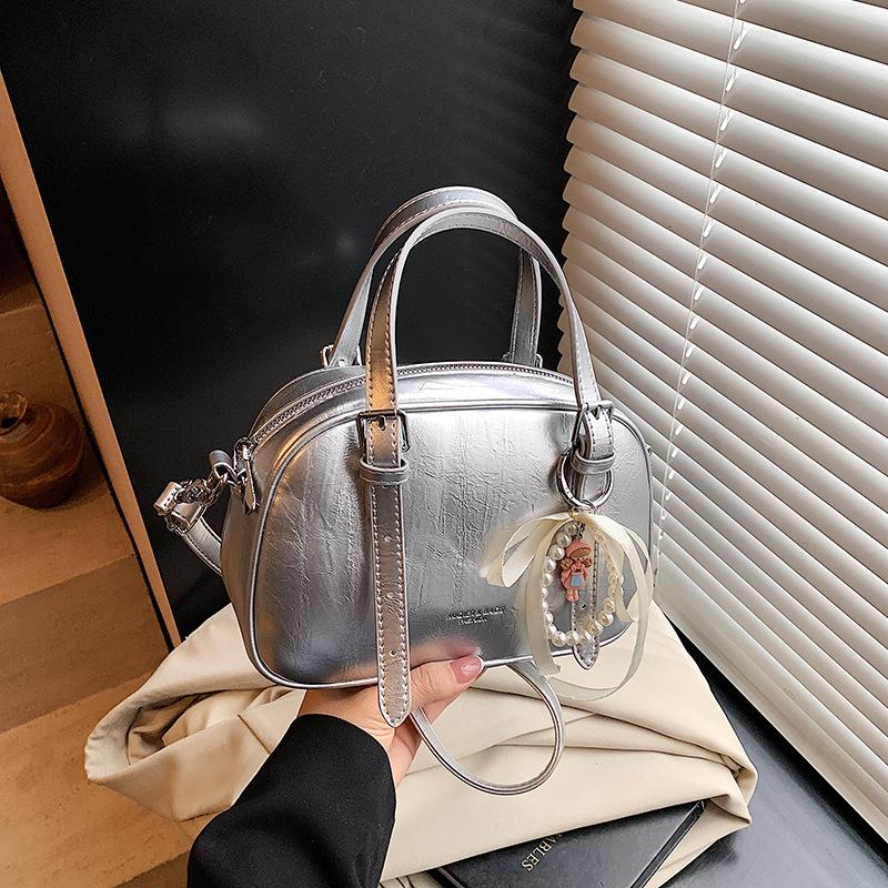 Premium sense small bag women's 2025 new spring and summer versatile oblique span bag handbag pillow bag small square bag