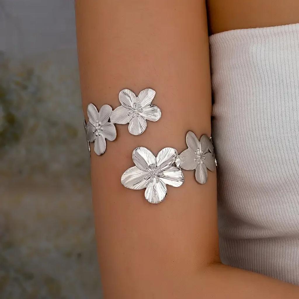 Boho Punk Metal Leaf Flower Upper Arm Bracelet For Women Girl Fashion Geometric Open Cuff Bangle Adjustable Armband Zircon Gift