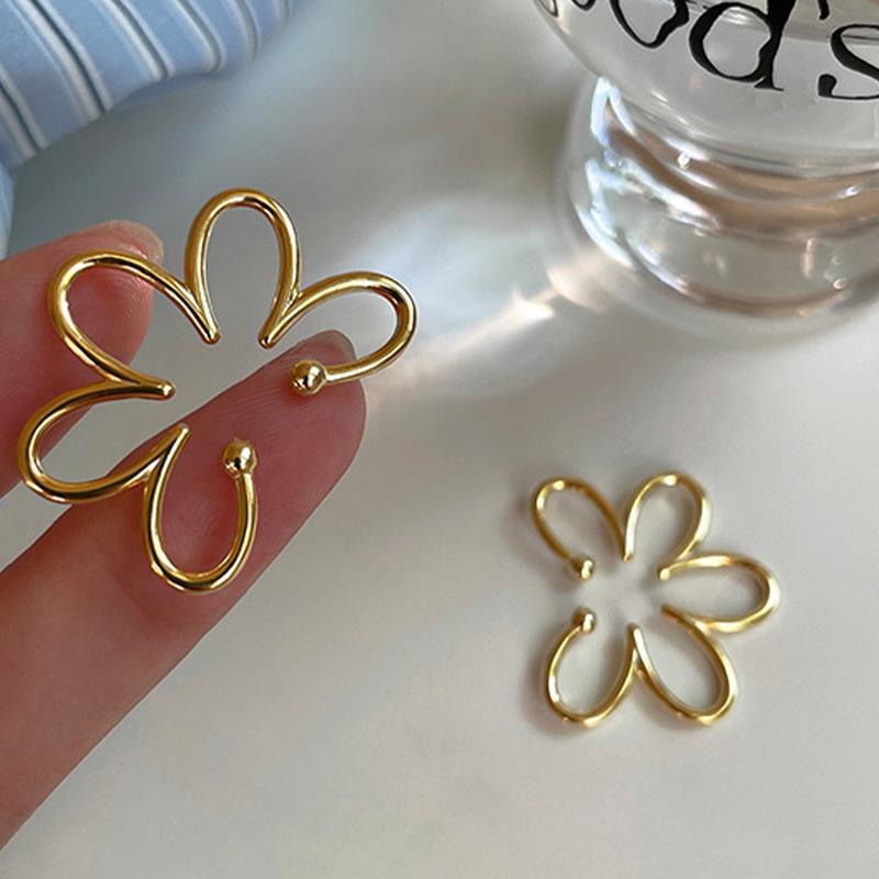 LATS 1 Piece Simple Flower Clip Earrings for Women Creative Non-Piercing Ear Cuff Trend Jewelry Accessories Gift