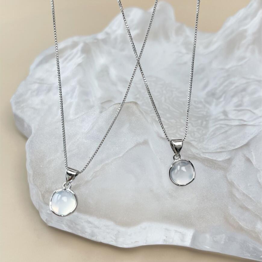 

Korean Style Marrow Oval Pendant Necklace - Women s Simple Luxury Clavicle Choker