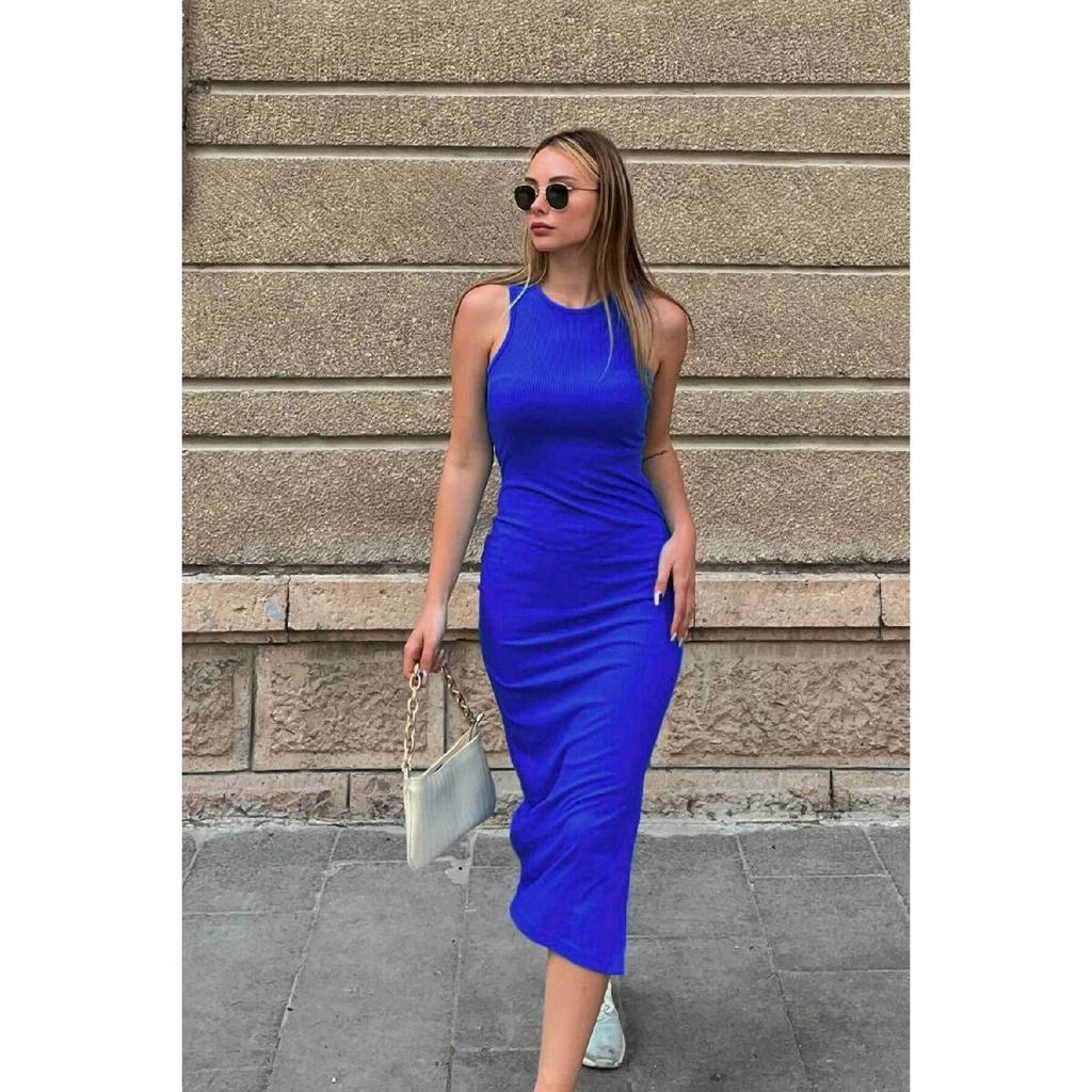 Bleistiftkleid mit Schlitz in Midi-Länge