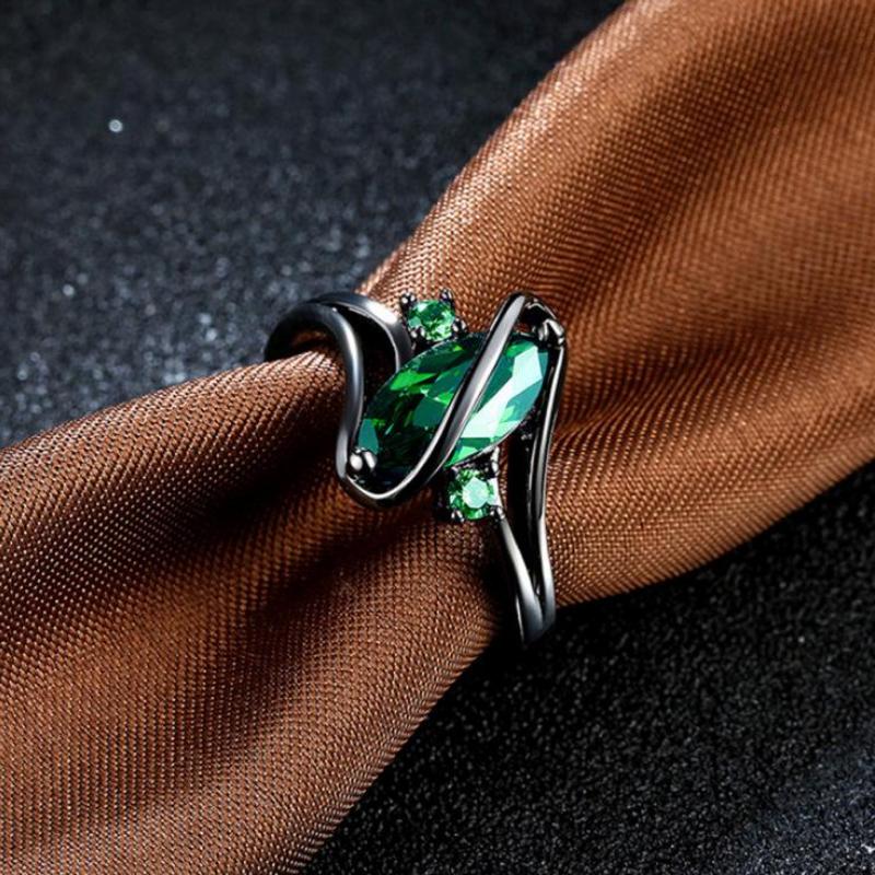 Unisex Diamond-Inlaid Ring Black Gold Horse Eye S-Shaped Ring Retro Minimalist Crystal Hand Accessories