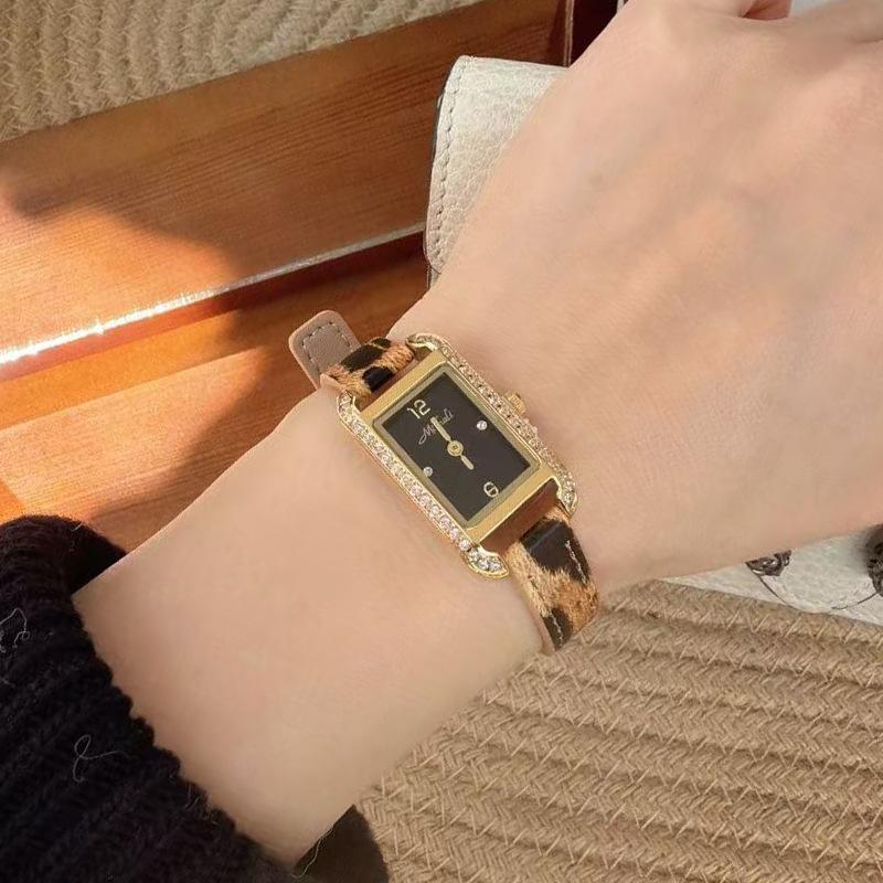 Römisch Retro Klein Exquisit Quadratisch Damen Einfach Temperament Leopardendruck Gürtel Uhr