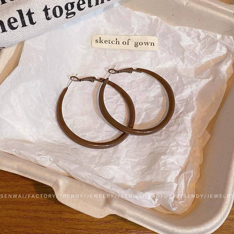 Elegante europäische und amerikanische Statement-Creolen für Damen – Luxuriöses, modisches Design für Herbst/Winter.