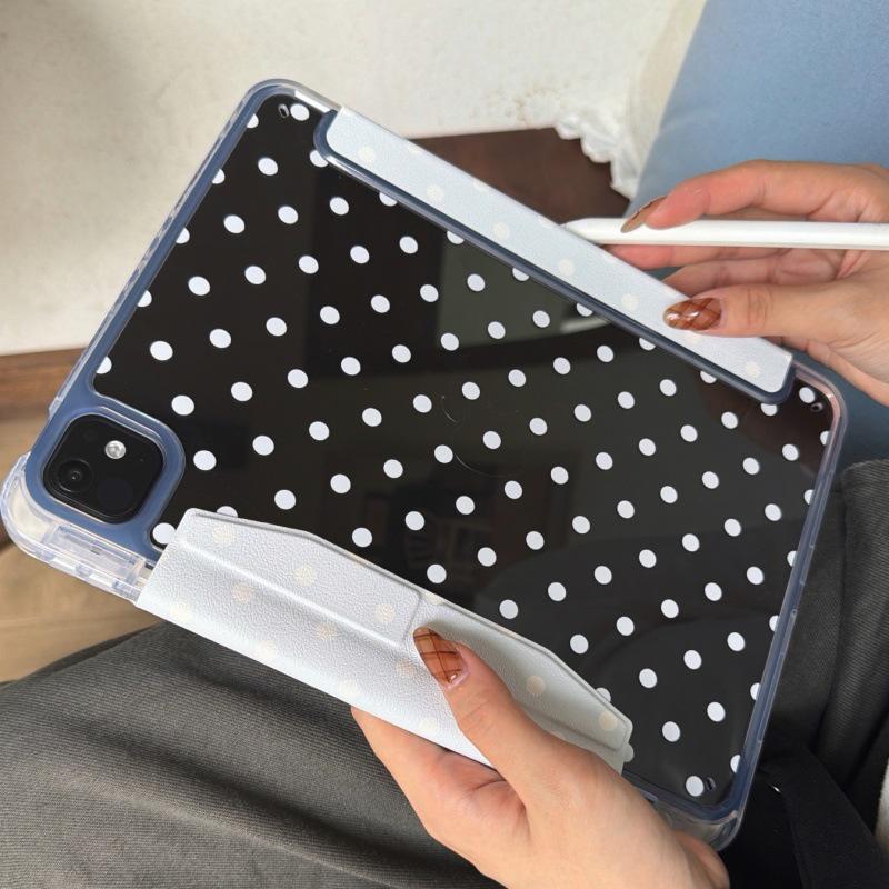 Custodia Buckle per iPad Pro 2021 - Pois a sei colori con design a cuoricini femminili