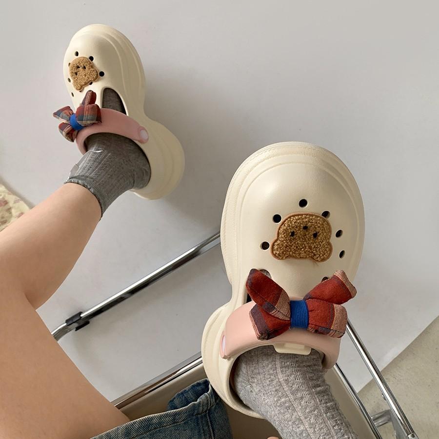 Lightweight and versatile black cute heightening thick-soled hole shoes women's 2025 new summer wear non-slip cool slippers