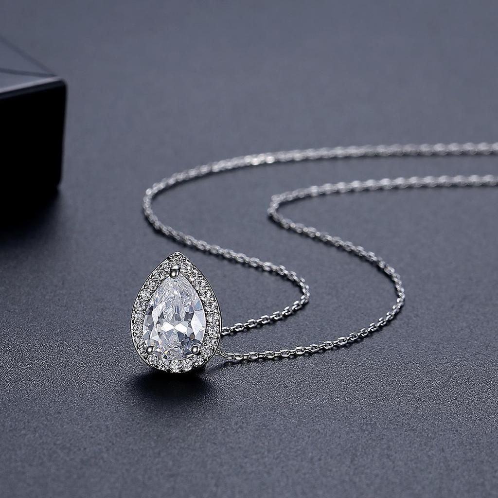 Jinse Zircon Water Drop Pendant Necklace: Minimalist Korean Choker for Women