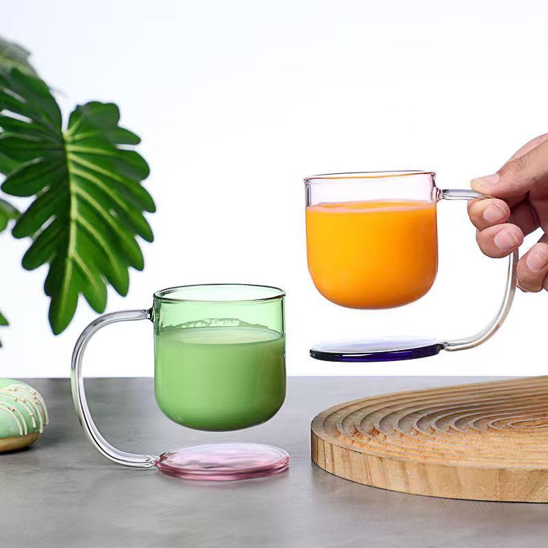 Creatieve Gekleurde Hangende Glazen Beker, Hittebestendige Hoge Borosilicaatglas Koffiekop met Handvat, Huis Feestcadeau Beker