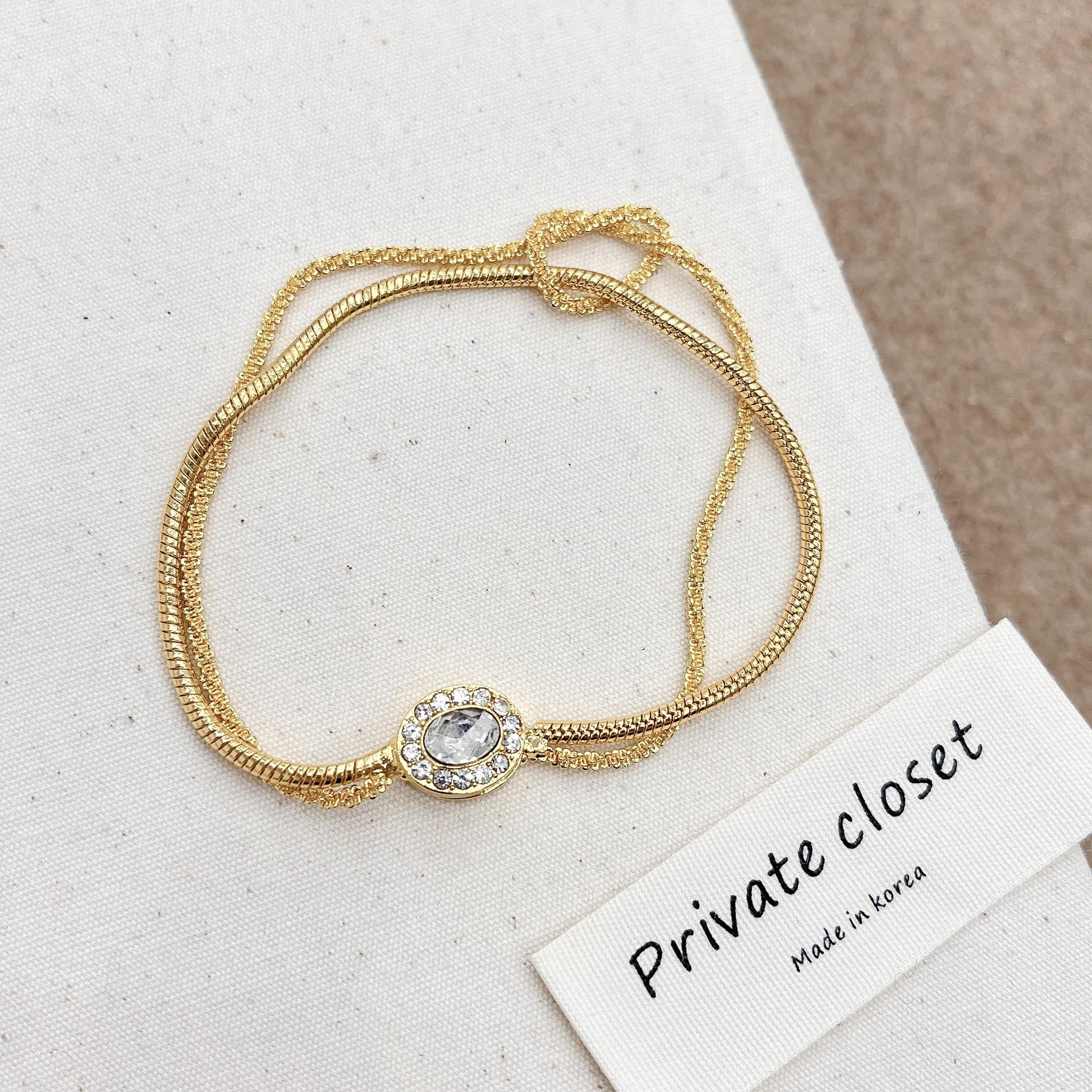 

Элегантный двухслойный браслет из золотой проволоки для женщин — роскошный, мягкий, изысканный и идеально подходит для ношения в комплекте.