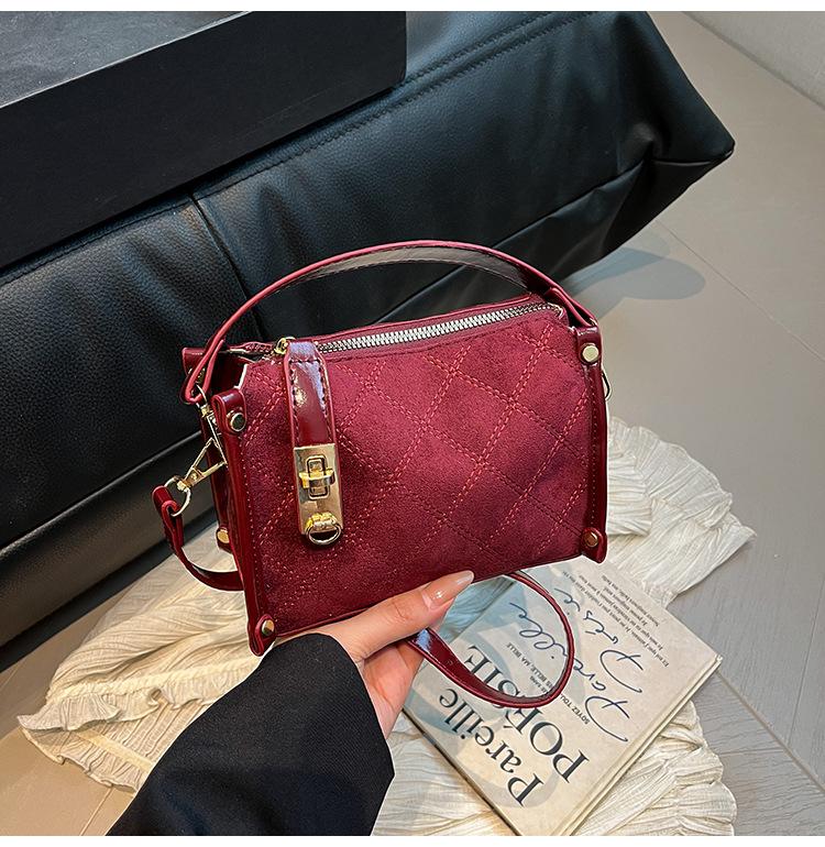 Корейская версия нишевая ромбовидная сумка женская 2025 новая модная высококлассная сумка-ланчбокс ретро сумка через плечо