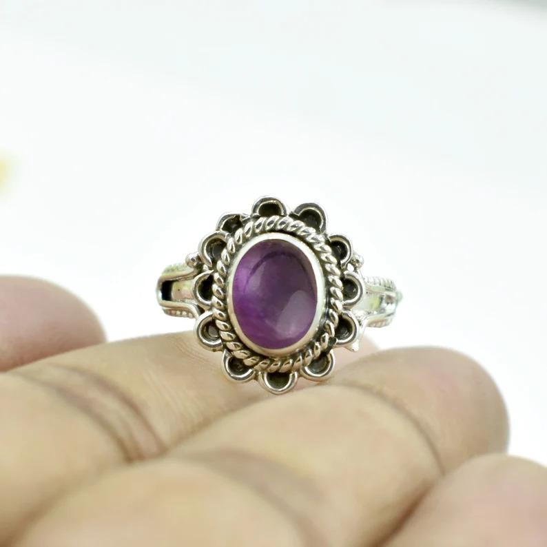 Handgefertigter Designer-Ring mit ovalem Amethyst-Edelstein, 925er-Silberring, Geburtssteinring, Geschenk für Sie, böhmischer Ring