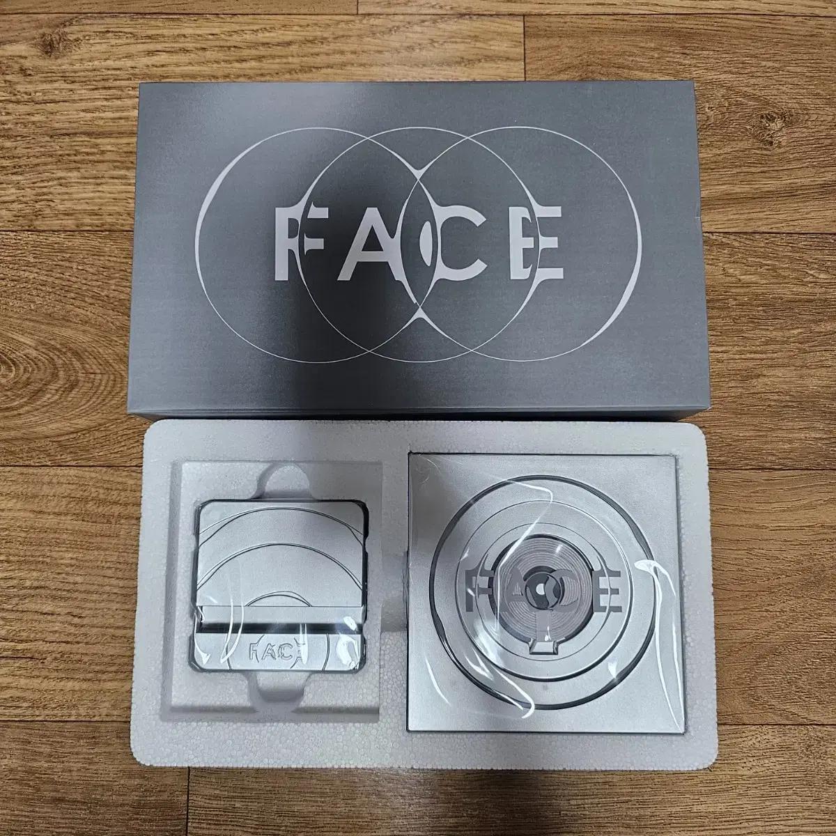 

Неиспользованный) Merchbox 14 Foca, без рамы Foca