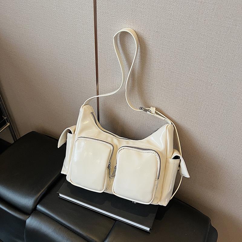 Nische Unterarmtasche Damen neu retro schlichte High-End Umhängetasche süße und coole Lokomotivtasche