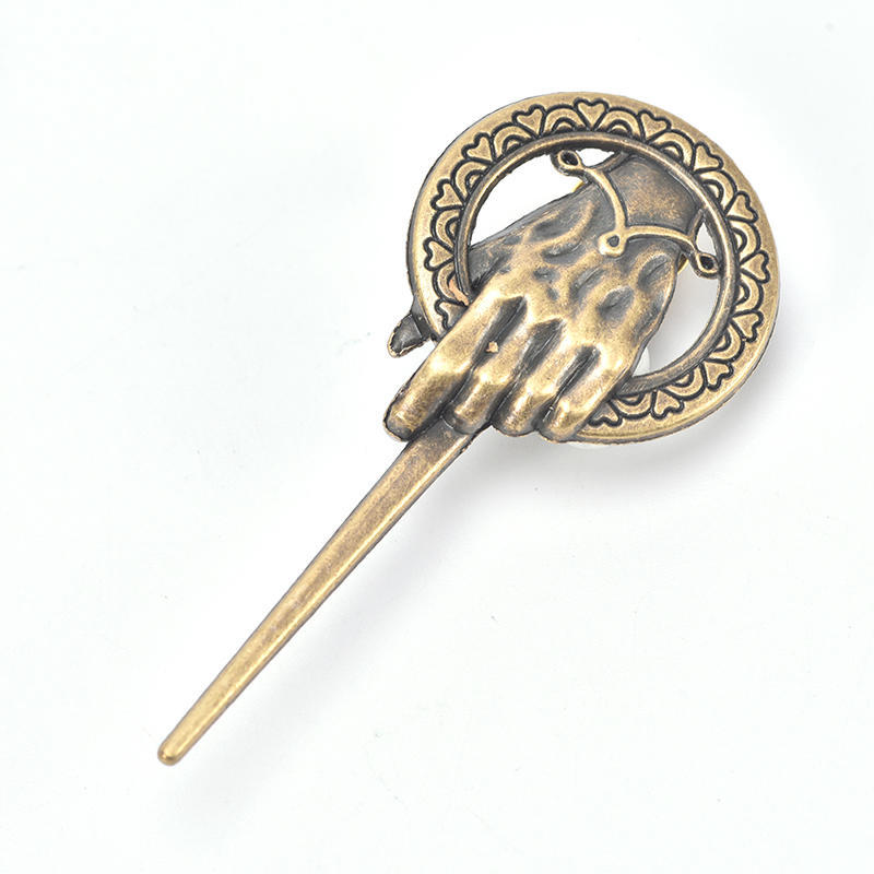 Brož s klopou trůnu Brož v kostýmu s trůnem