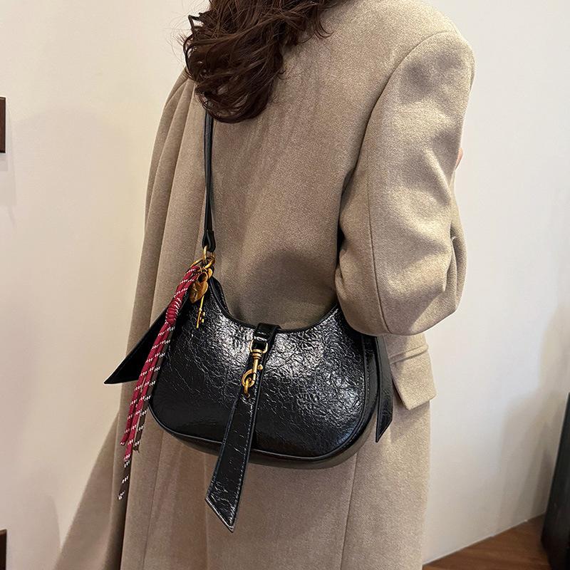 Retro Soft Leather Crescent Bag Women's 2025 New Women's Bag Texture Commuter Bag Shoulder Messenger Bag