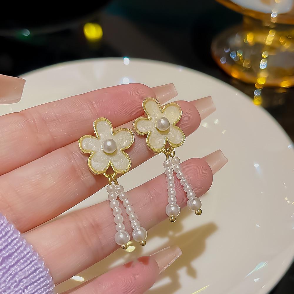 

Elegant Baroque Pearl Flower Earrings: Unique, High-End Design for Women