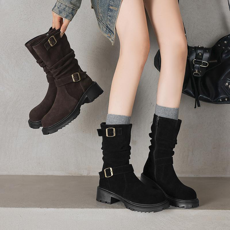 Krazing Pot Fashion Cow Suede Nubuck Winter Round Toe Modern Boots Med Heels Slip on Pleated Style Metal Buckle Mid-calf Boots