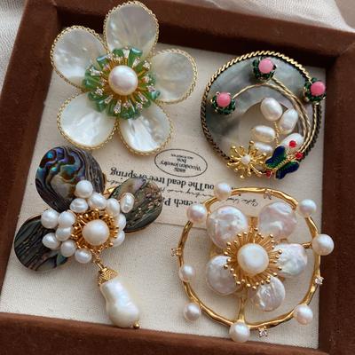 Natural Baroque Pearl Flower Brooch High-End Light Luxury Natural Pearl Warm Temperament Jacket Delicate Pin