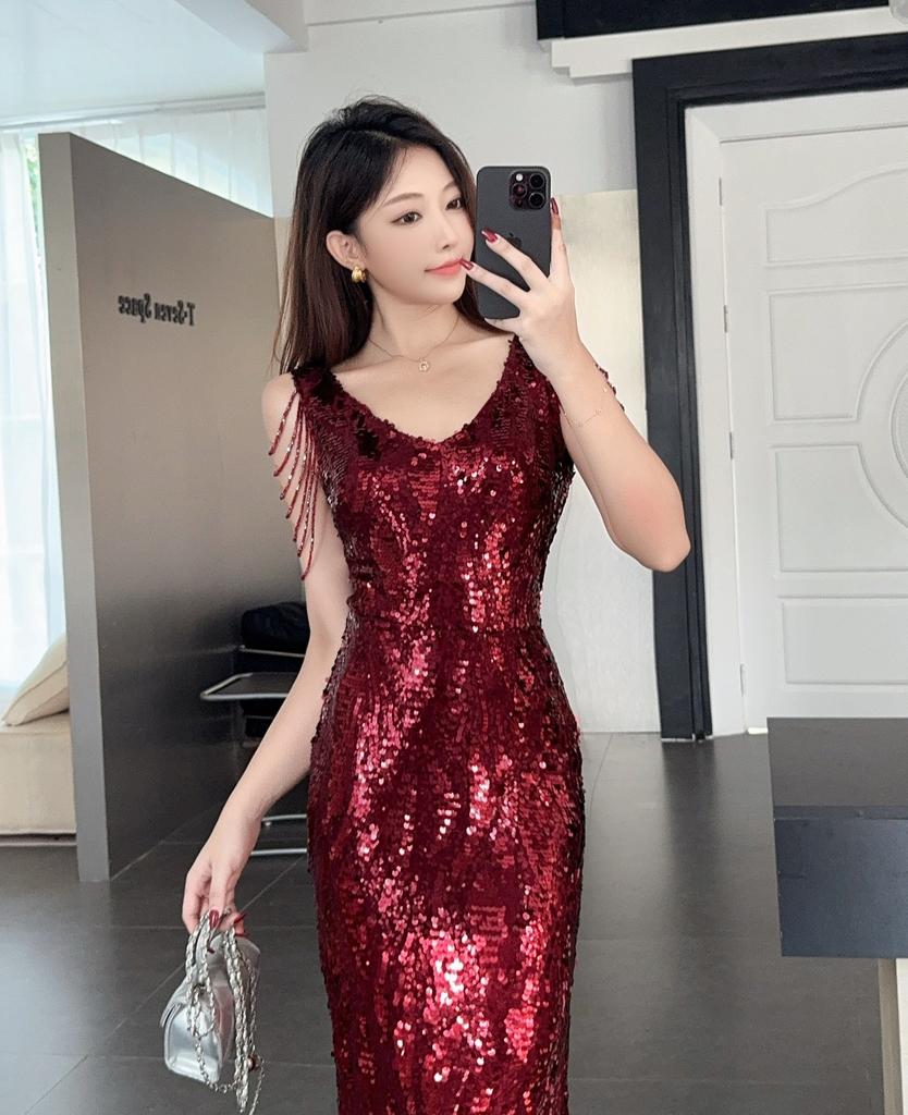 Evening Dress Women's Banquet Temperament Advanced Sense Light Luxury Niche High-end Host Bright Tassel Shoulder Slim Fishtail Dress